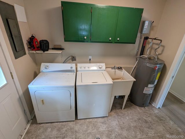 23911 METHUEN Avenue, Warren, MI 48091