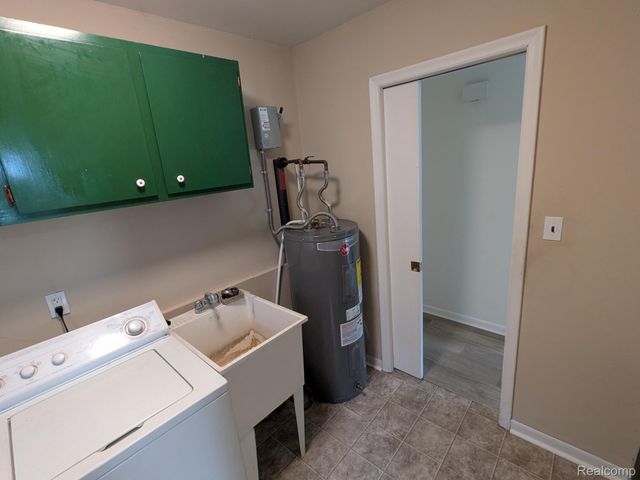 23911 METHUEN Avenue, Warren, MI 48091