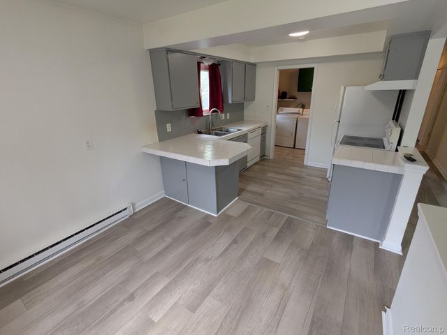 23911 METHUEN Avenue, Warren, MI 48091