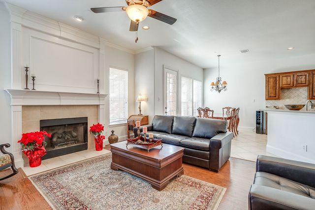 8216 Dogwood Lane, Irving, TX 75063