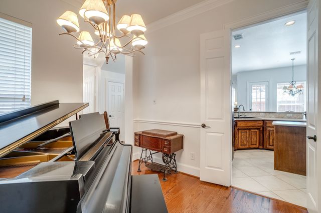 8216 Dogwood Lane, Irving, TX 75063