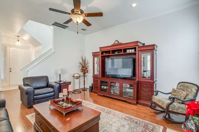 8216 Dogwood Lane, Irving, TX 75063