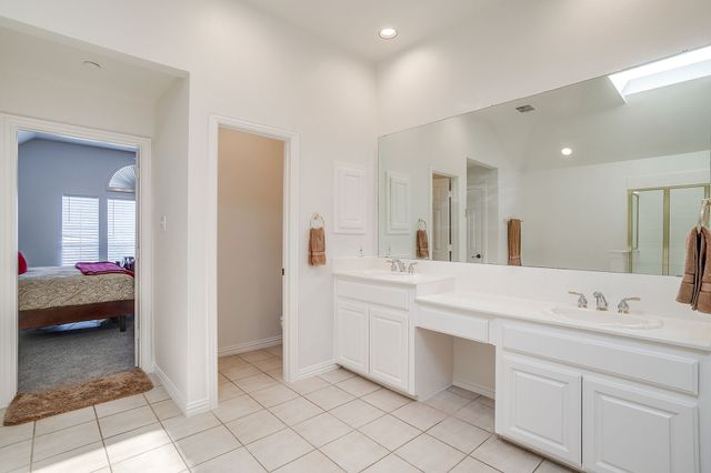 8216 Dogwood Lane, Irving, TX 75063