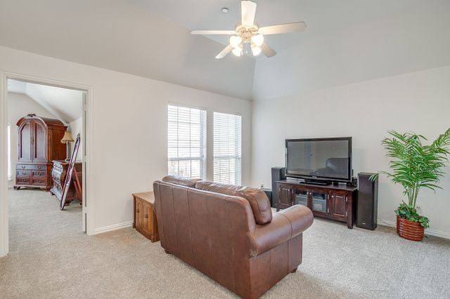 8216 Dogwood Lane, Irving, TX 75063