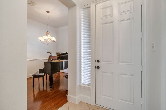 8216 Dogwood Lane, Irving, TX 75063