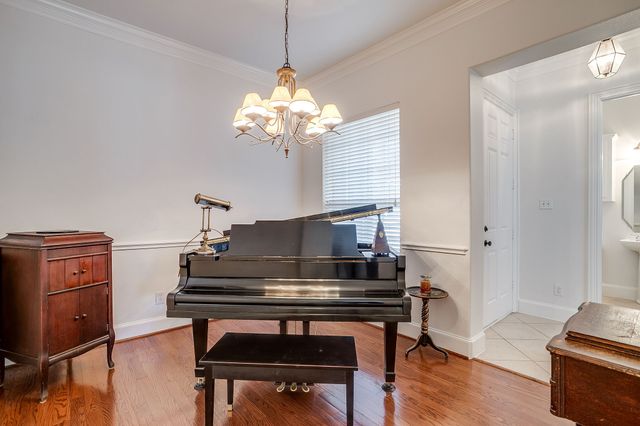 8216 Dogwood Lane, Irving, TX 75063