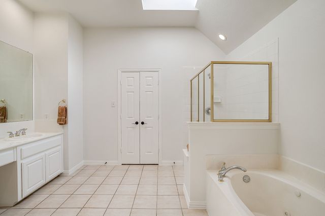 8216 Dogwood Lane, Irving, TX 75063