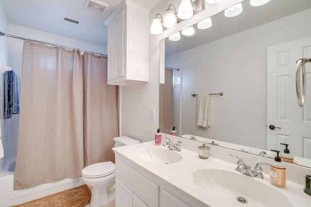 8216 Dogwood Lane, Irving, TX 75063