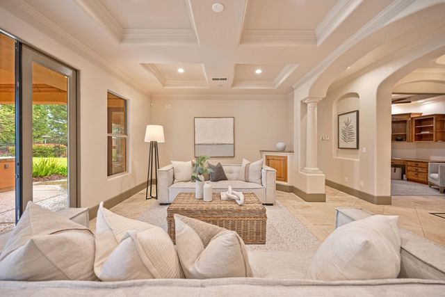 4000 Kingsbarns Dr, Roseville, CA 95747
