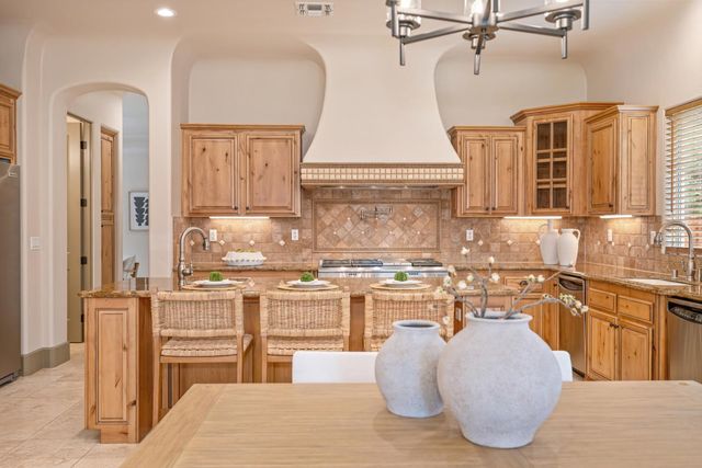 4000 Kingsbarns Dr, Roseville, CA 95747