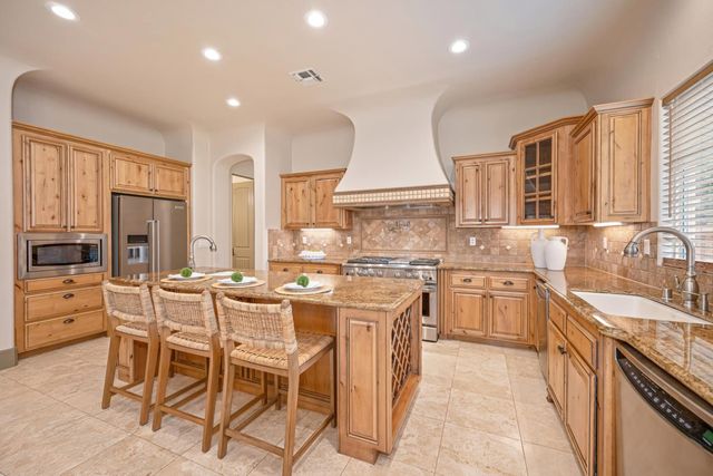 4000 Kingsbarns Dr, Roseville, CA 95747
