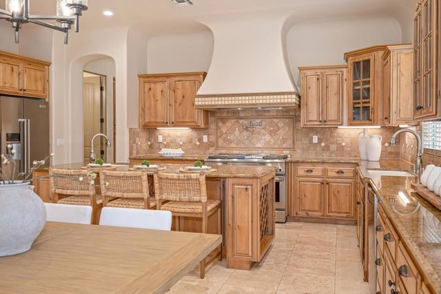 4000 Kingsbarns Dr, Roseville, CA 95747
