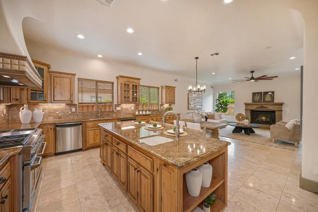 4000 Kingsbarns Dr, Roseville, CA 95747