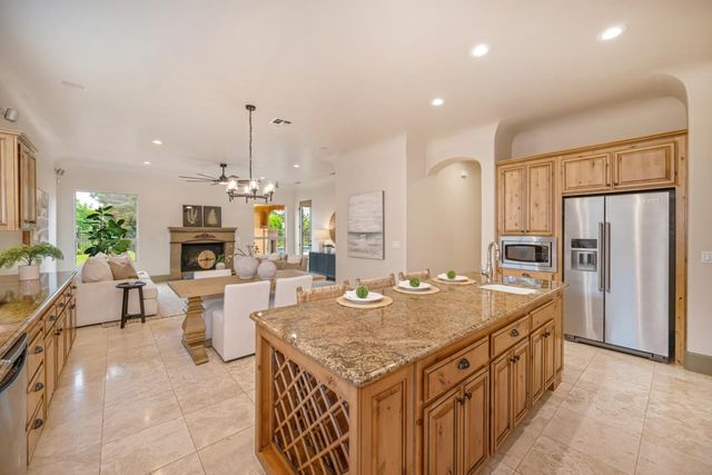 4000 Kingsbarns Dr, Roseville, CA 95747