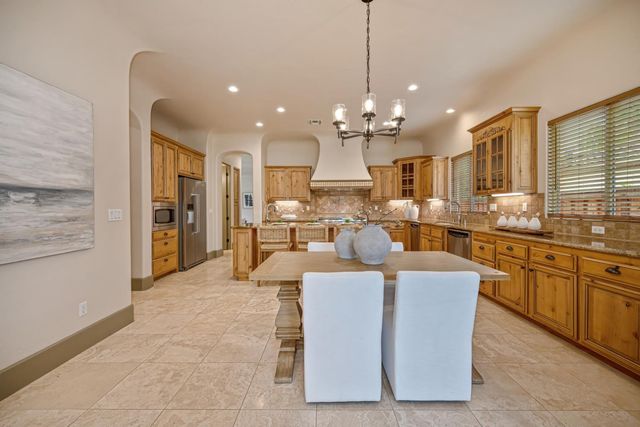 4000 Kingsbarns Dr, Roseville, CA 95747