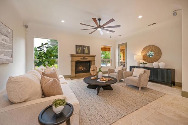 4000 Kingsbarns Dr, Roseville, CA 95747