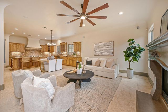 4000 Kingsbarns Dr, Roseville, CA 95747