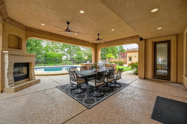 4000 Kingsbarns Dr, Roseville, CA 95747