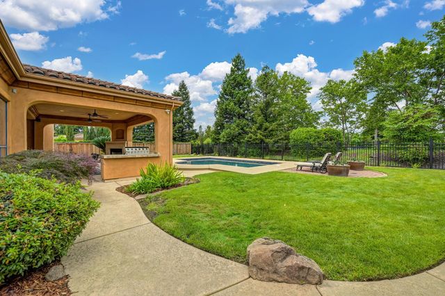 4000 Kingsbarns Dr, Roseville, CA 95747