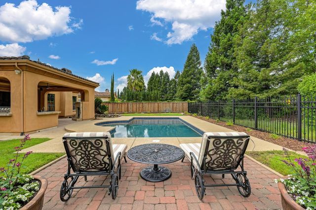4000 Kingsbarns Dr, Roseville, CA 95747