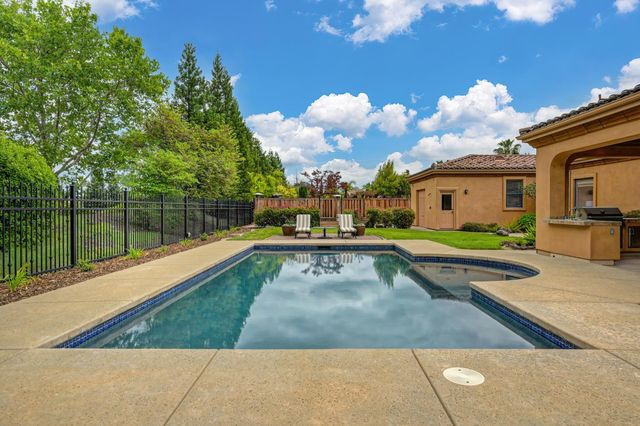 4000 Kingsbarns Dr, Roseville, CA 95747