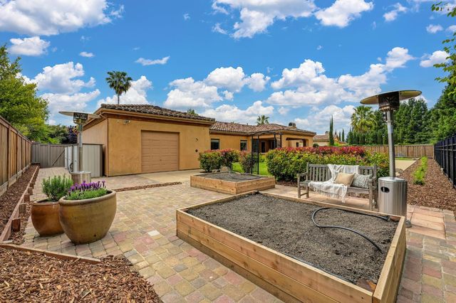 4000 Kingsbarns Dr, Roseville, CA 95747