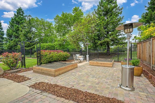 4000 Kingsbarns Dr, Roseville, CA 95747