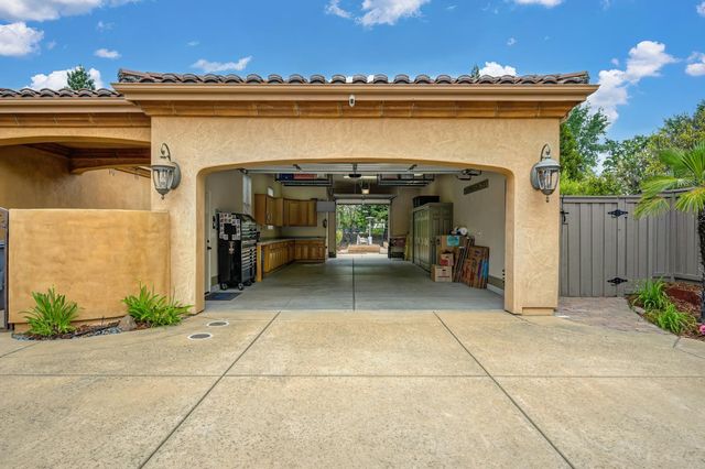 4000 Kingsbarns Dr, Roseville, CA 95747