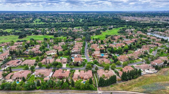 4000 Kingsbarns Dr, Roseville, CA 95747