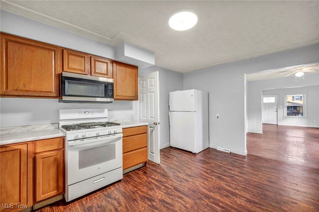 1033 W 21st Street, Lorain, OH 44052