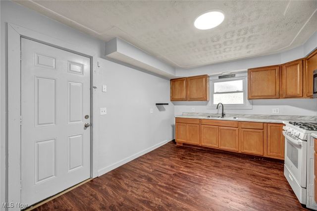 1033 W 21st Street, Lorain, OH 44052