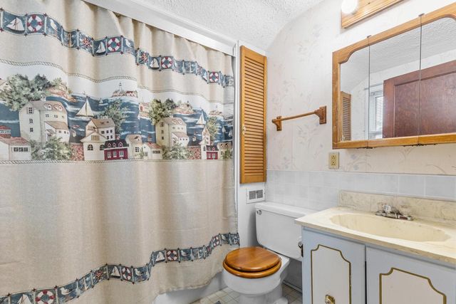 1422 St Clair AVENUE, Sheboygan, WI 53081