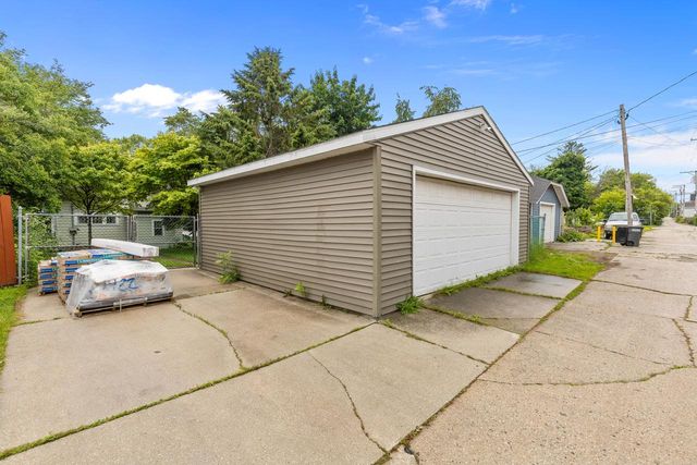 1422 St Clair AVENUE, Sheboygan, WI 53081