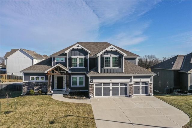 10423 N Chelsea Avenue, Kansas City, MO 64156