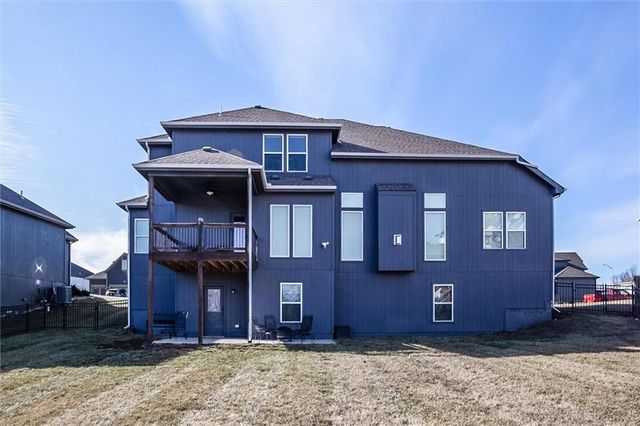 10423 N Chelsea Avenue, Kansas City, MO 64156