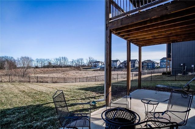 10423 N Chelsea Avenue, Kansas City, MO 64156