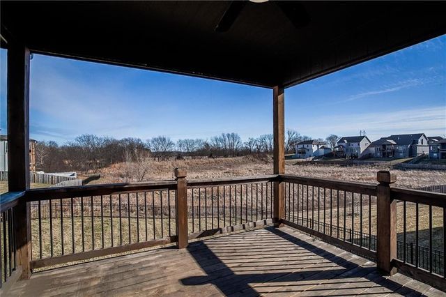 10423 N Chelsea Avenue, Kansas City, MO 64156