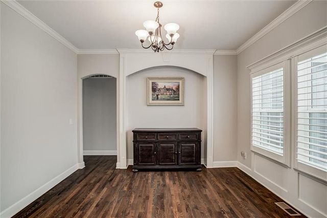 10423 N Chelsea Avenue, Kansas City, MO 64156