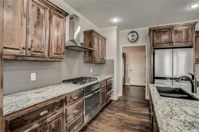 10423 N Chelsea Avenue, Kansas City, MO 64156