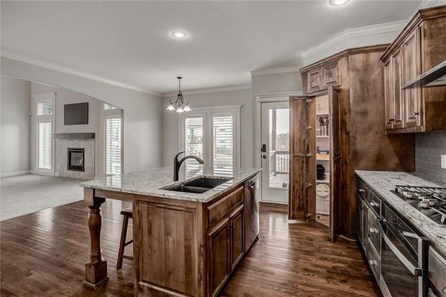 10423 N Chelsea Avenue, Kansas City, MO 64156