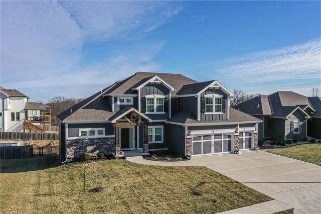 10423 N Chelsea Avenue, Kansas City, MO 64156