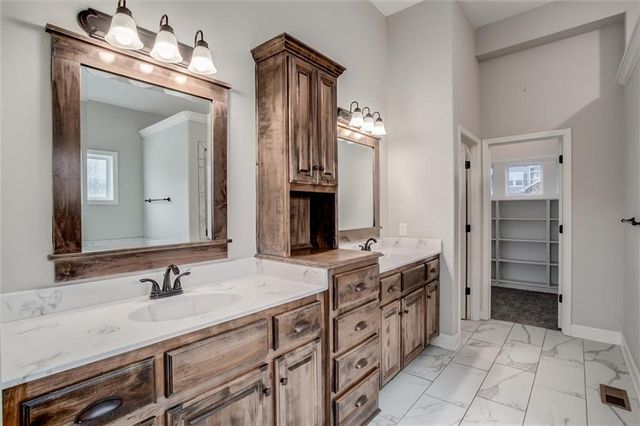 10423 N Chelsea Avenue, Kansas City, MO 64156