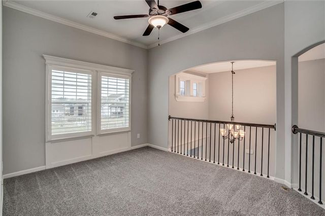 10423 N Chelsea Avenue, Kansas City, MO 64156