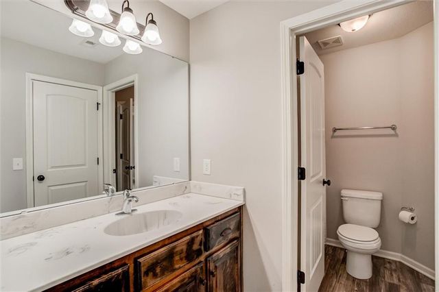 10423 N Chelsea Avenue, Kansas City, MO 64156