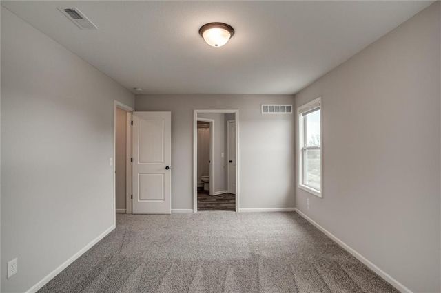 10423 N Chelsea Avenue, Kansas City, MO 64156