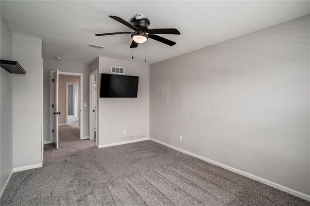 10423 N Chelsea Avenue, Kansas City, MO 64156