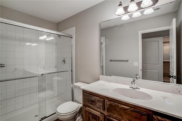 10423 N Chelsea Avenue, Kansas City, MO 64156