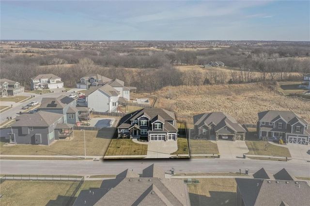 10423 N Chelsea Avenue, Kansas City, MO 64156