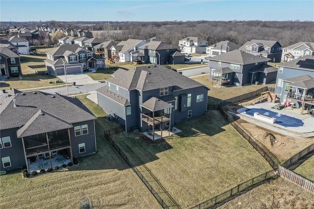 10423 N Chelsea Avenue, Kansas City, MO 64156