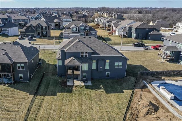 10423 N Chelsea Avenue, Kansas City, MO 64156